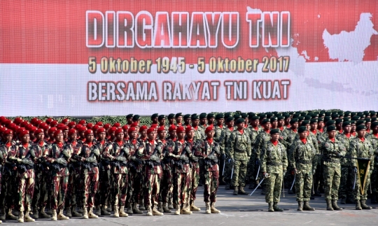 Atraksi militer prajurit TNI dalam gladi bersih HUT Ke-72 TNI