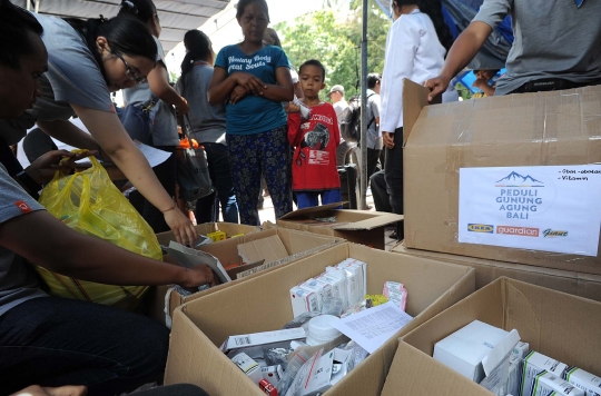 Pengungsi Gunung Agung serbu pos pemeriksaan kesehatan