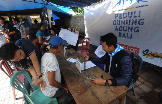 Pengungsi Gunung Agung serbu pos pemeriksaan kesehatan