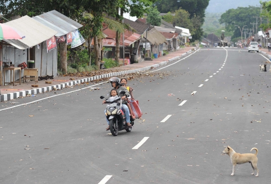 Sepinya kawasan Pura Besakih ditinggal warga mengungsi