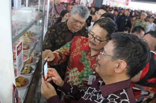 Djarot nikmati layanan aplikasi JakOne Mobile di Kota Tua