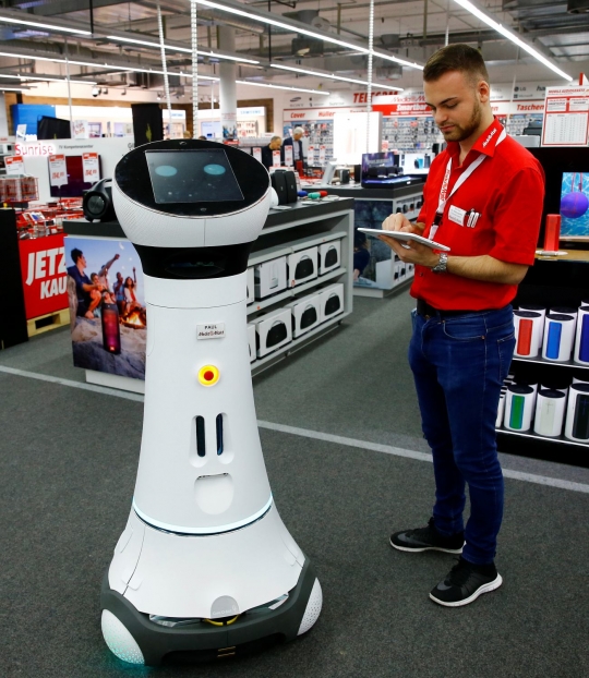 Toko elektronik di Swiss ini manjakan pelanggan dengan robot asisten