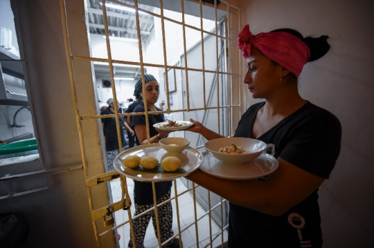 Mengunjungi restoran di dalam penjara wanita Kolombia