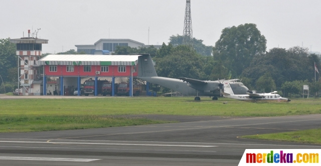 Suasana Bandara Pondok Cabe di tengah aktivitas pembangunan infrastruktur di Tangerang Selatan, Kamis (12/10).