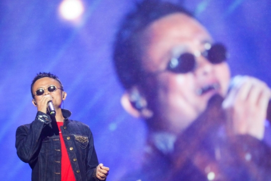 Gaya Bos Alibaba Jack Ma bernyanyi bak rocker di Festival Musik Yunqi
