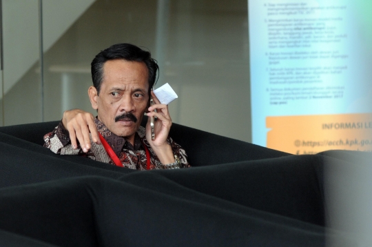 Terkait korupsi APBD, begini ekspresi anggota DPRD Malang saat menunggu diperiksa