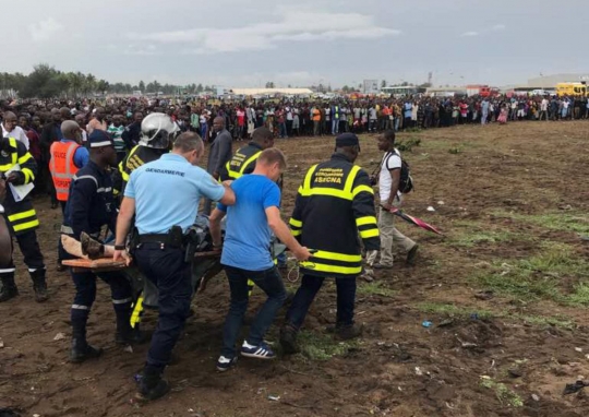 Hantam laut Pantai Gading, pesawat kargo buatan Rusia terbelah