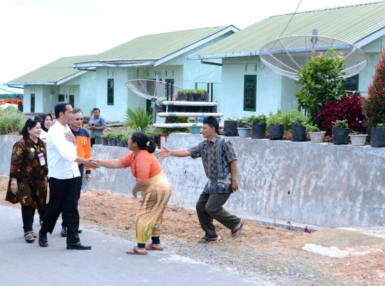 Kunjungi relokasi Sinabung, Jokowi merakyat dengan pengungsi