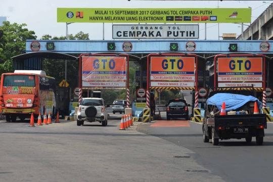 Mulai hari ini, pembelian e-money di gerbang tol gratis biaya kartu