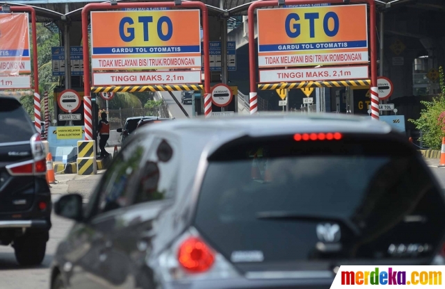 Foto Mulai hari  ini pembelian e money di gerbang  tol 