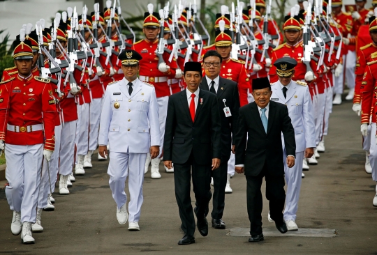 Wajah semringah Anies-Sandi saat dilantik Jokowi