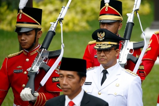 Wajah semringah Anies-Sandi saat dilantik Jokowi