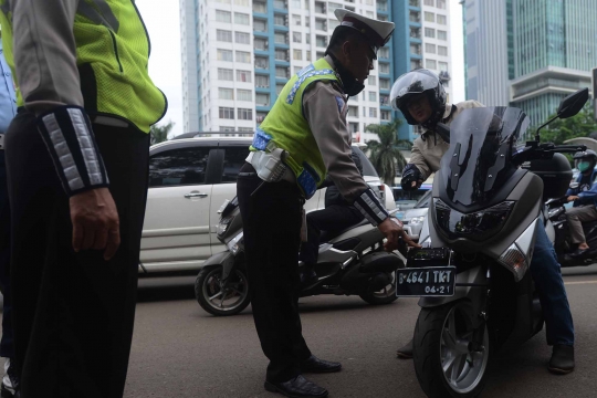 Puluhan kendaraan terjaring razia lampu rotator