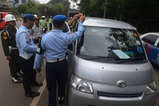 Puluhan kendaraan terjaring razia lampu rotator