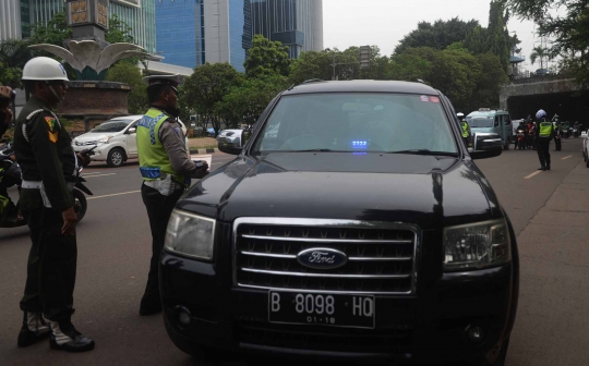 Puluhan kendaraan terjaring razia lampu rotator