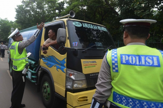 Puluhan kendaraan terjaring razia lampu rotator