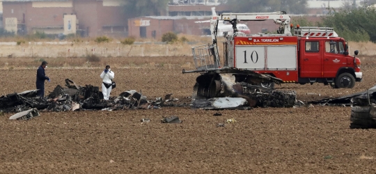 Jatuh, jet tempur F-18 Spanyol hancur lebur