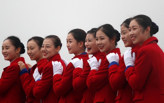 Deretan wanita cantik penyambut tamu Kongres Nasional Partai Komunis China