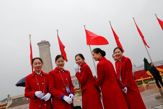 Deretan wanita cantik penyambut tamu Kongres Nasional Partai Komunis China