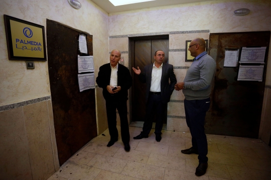 Israel gerebek dan tutup paksa 8 kantor berita Palestina