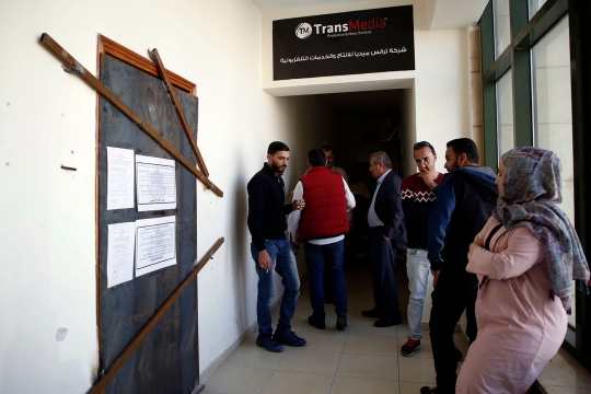 Israel gerebek dan tutup paksa 8 kantor berita Palestina