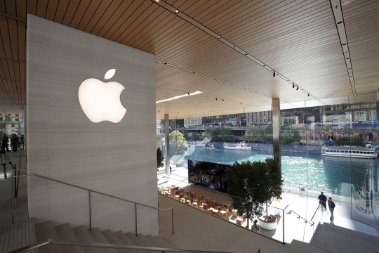 Melihat uniknya arsitektur toko terbaru Apple di Chicago