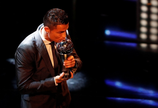 Cristiano Ronaldo raih Pemain Terbaik FIFA 2017