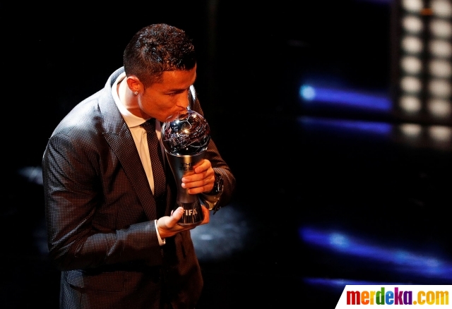 Cristiano Ronaldo raih Pemain Terbaik FIFA 2017