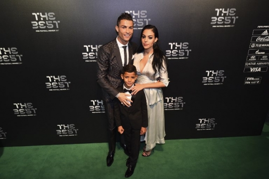 Kemesraan bintang sepak bola dan pasangan di The Best FIFA Football Awards