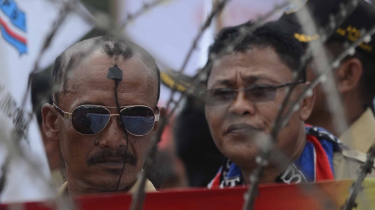 Ribuan perangkat desa geruduk Istana tagih janji Jokowi