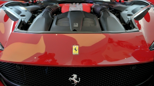 Ferrari 812 Superfast resmi mengaspal di Indonesia