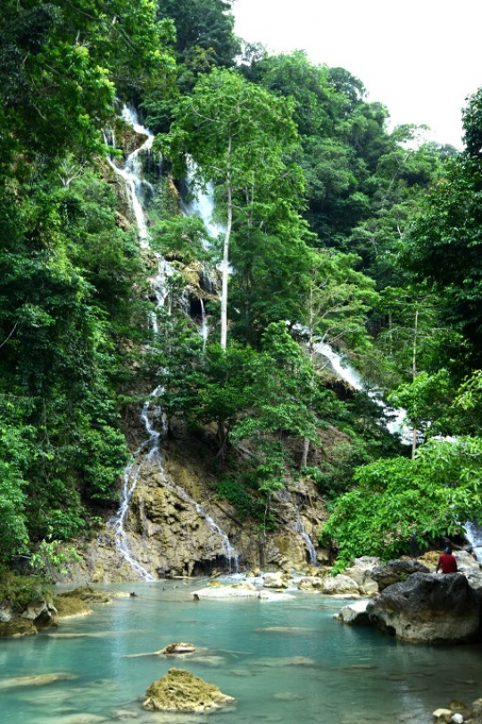 Melihat lebih dekat kecantikan Air Terjun Lapopu di Sumba