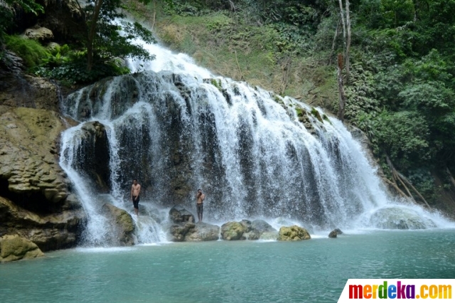 Foto Melihat lebih dekat kecantikan Air  Terjun  Lapopu di  