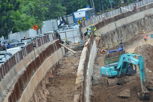 Penyelesaian proyek underpass Mampang-Kuningan terancam molor