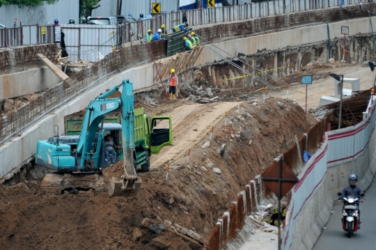 Penyelesaian proyek underpass Mampang-Kuningan terancam molor