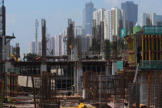 Memantau progres pembangunan Rusun Pasar Rumput