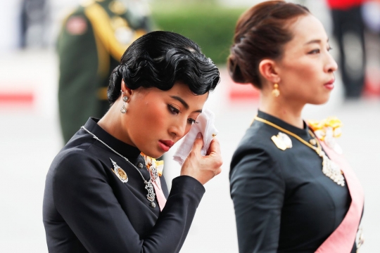 Putri-putri kerajaan Thailand di upacara kremasi Raja Bhumibol