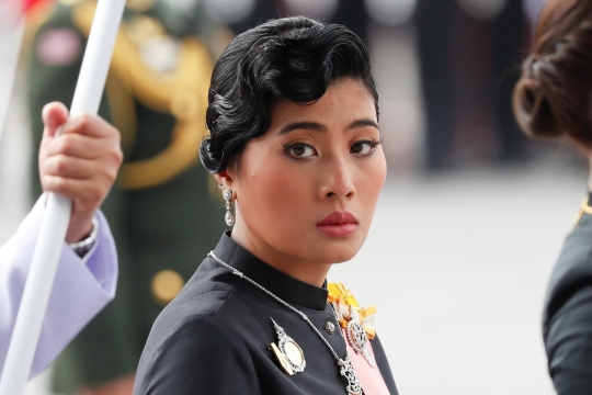 Putri-putri kerajaan Thailand di upacara kremasi Raja Bhumibol