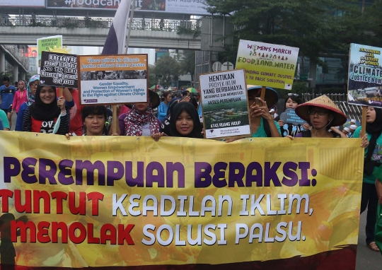 Aksi aktivis perempuan menuntut keadilan iklim