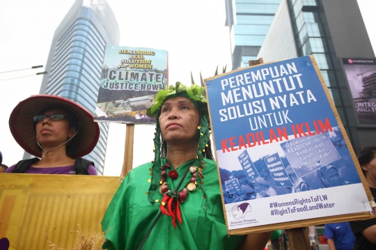 Aksi aktivis perempuan menuntut keadilan iklim