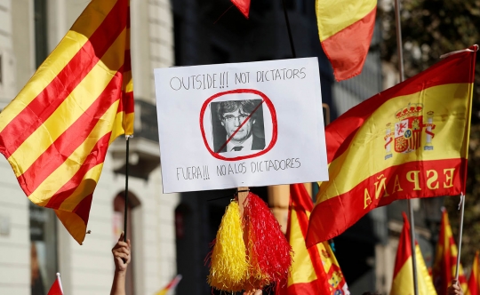 Aksi ribuan warga Barcelona tolak kemerdekaan Catalan