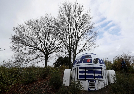 Bunker nuklir mirip robot film Star Wars hebohkan warga Praha