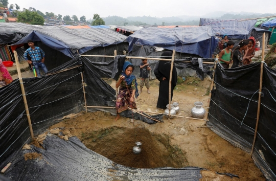 Sumur berlumpur jadi konsumsi sehari-hari warga Rohingya