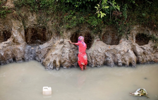 Sumur berlumpur jadi konsumsi sehari-hari warga Rohingya