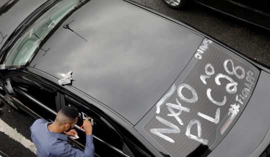 Gelar aksi protes, pengemudi Uber lumpuhkan jalanan Brasil