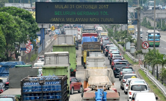 E-Toll diberlakukan di seluruh gerbang tol