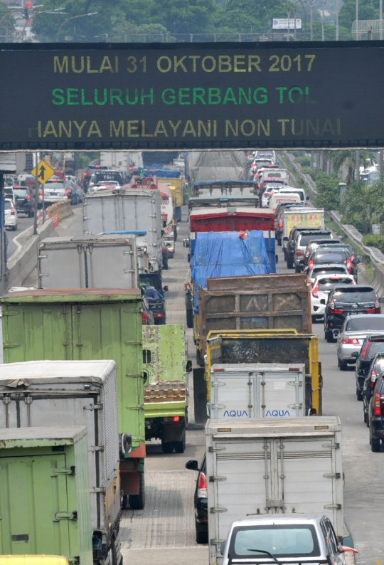 E-Toll diberlakukan di seluruh gerbang tol