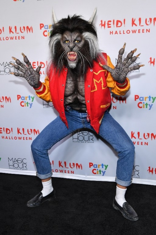 Gaya menyeramkan Heidi Klum di pesta Halloween