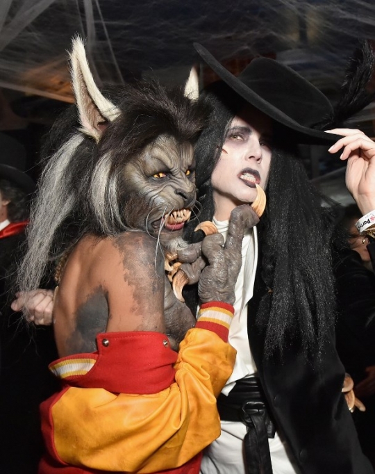 Gaya menyeramkan Heidi Klum di pesta Halloween