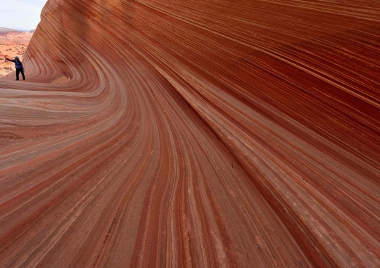 Menapaki keindahan hamparan bukit bergaris The Wave